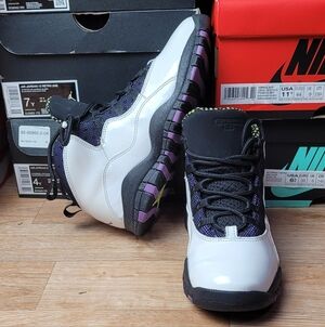 Kids Jordan Retro 10 White and Black Sneakers Size 3y